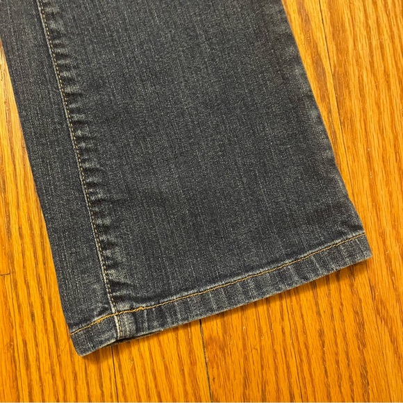 LL Bean Classic Fit 6 Petite - Picture 2 of 5